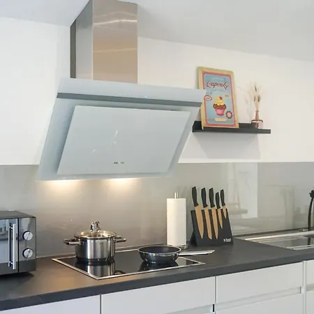 Penthouse-wohnung I 100 Qm I Blick Auf Weinreben I Nespresso I Emma Matratzen أوغين