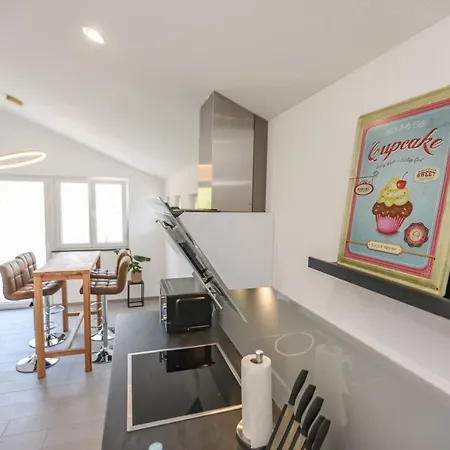 Penthouse-wohnung I 100 Qm I Blick Auf Weinreben I Nespresso I Emma Matratzen