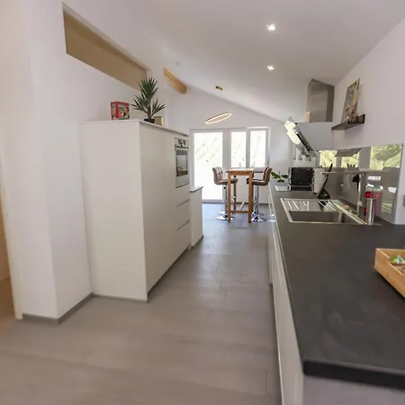 Penthouse-wohnung I 100 Qm I Blick Auf Weinreben I Nespresso I Emma Matratzen Appartement *