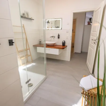 Penthouse-wohnung I 100 Qm I Blick Auf Weinreben I Nespresso I Emma Matratzen Appartement