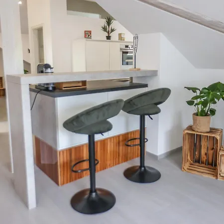 Lejlighed Penthouse-wohnung I 100 Qm I Blick Auf Weinreben I Emma Matratzen