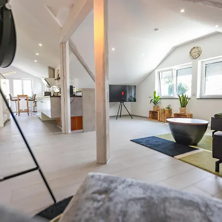 Penthouse-wohnung I 100 Qm I Blick Auf Weinreben I Nespresso I Emma Matratzen 公寓 奥根